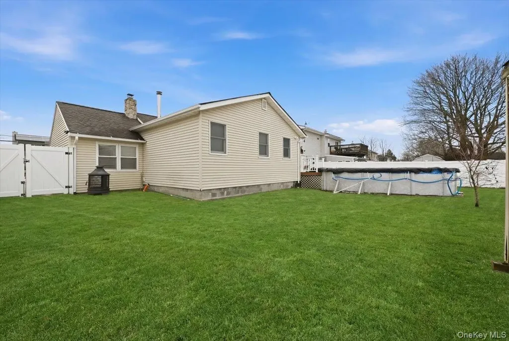 38 Bacon Lane Babylon NY 11702