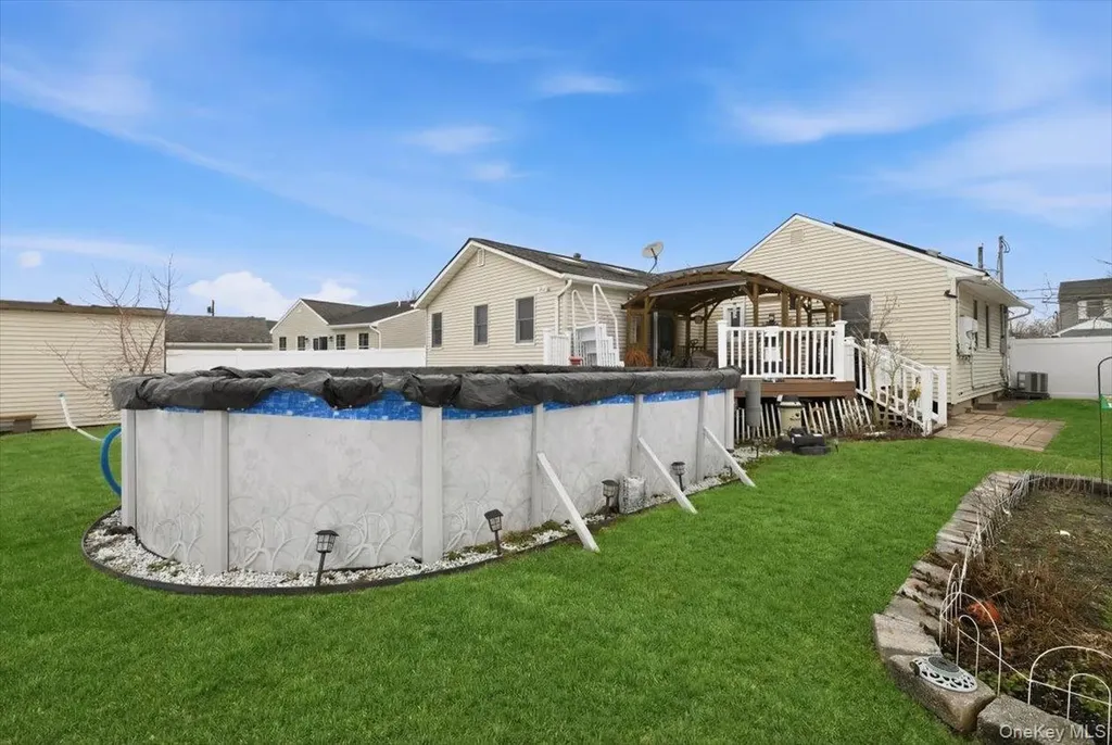 38 Bacon Lane Babylon NY 11702