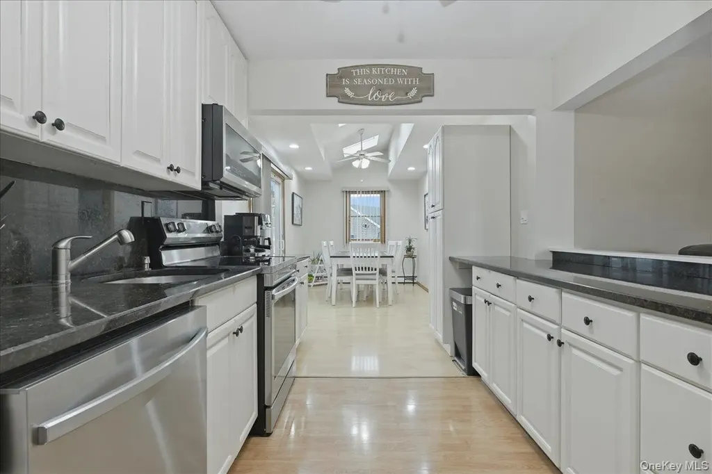 38 Bacon Lane Babylon NY 11702