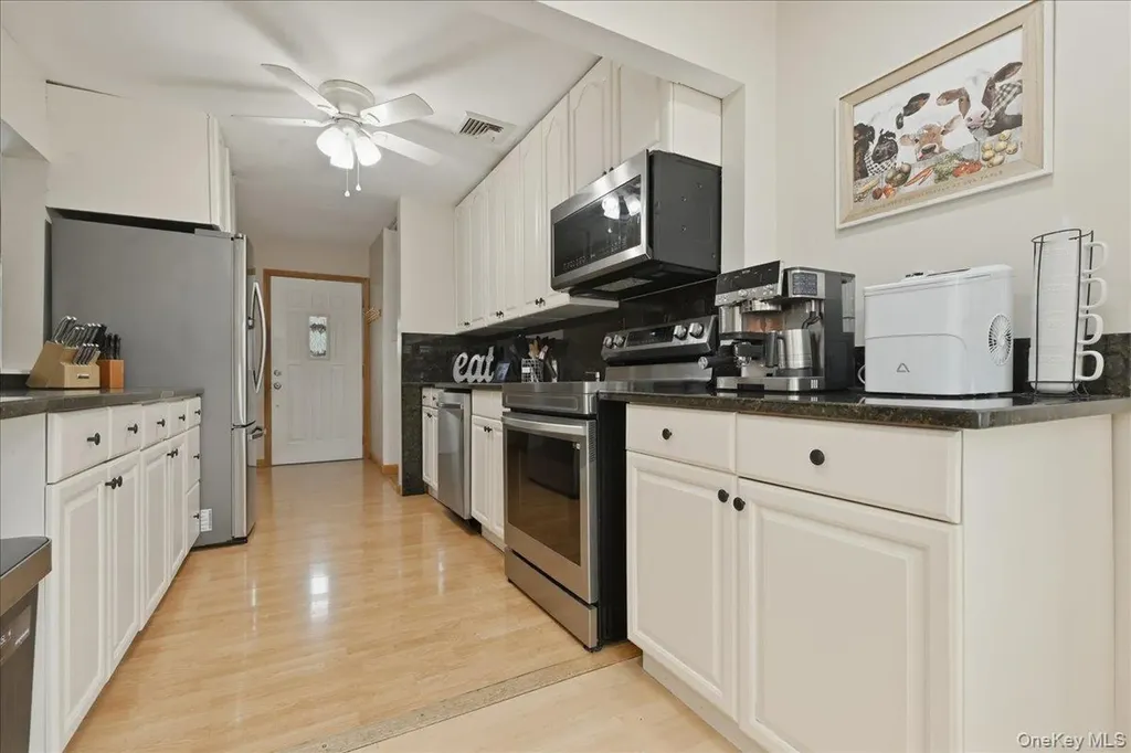 38 Bacon Lane Babylon NY 11702