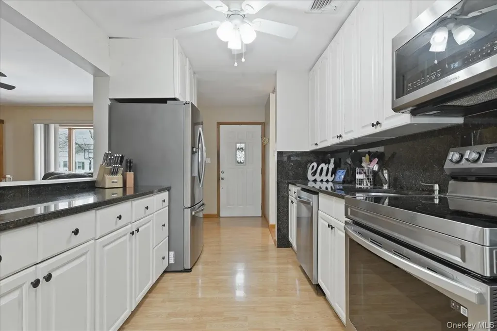 38 Bacon Lane Babylon NY 11702