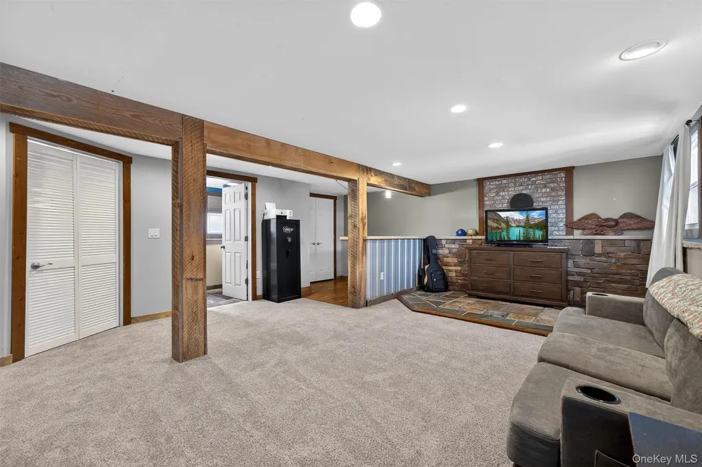 85 Farries Avenue Florida NY 10921