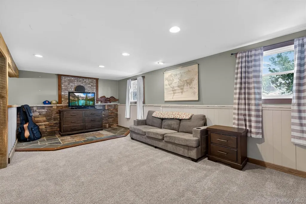 85 Farries Avenue Florida NY 10921