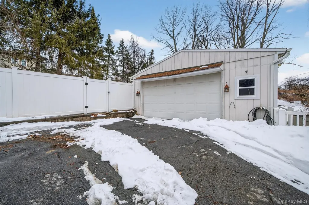 85 Farries Avenue Florida NY 10921