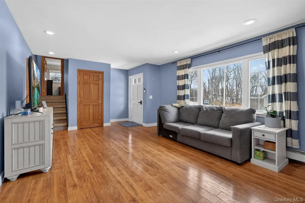 85 Farries Avenue Florida NY 10921
