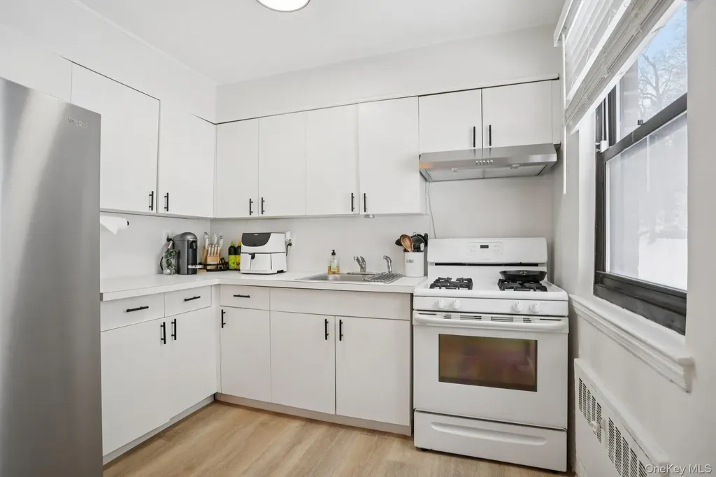 23 Lawrence Drive White Plains NY 10603