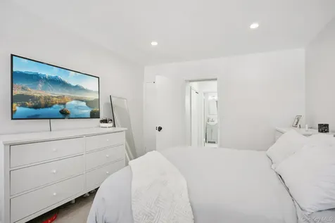 23 Lawrence Drive White Plains NY 10603