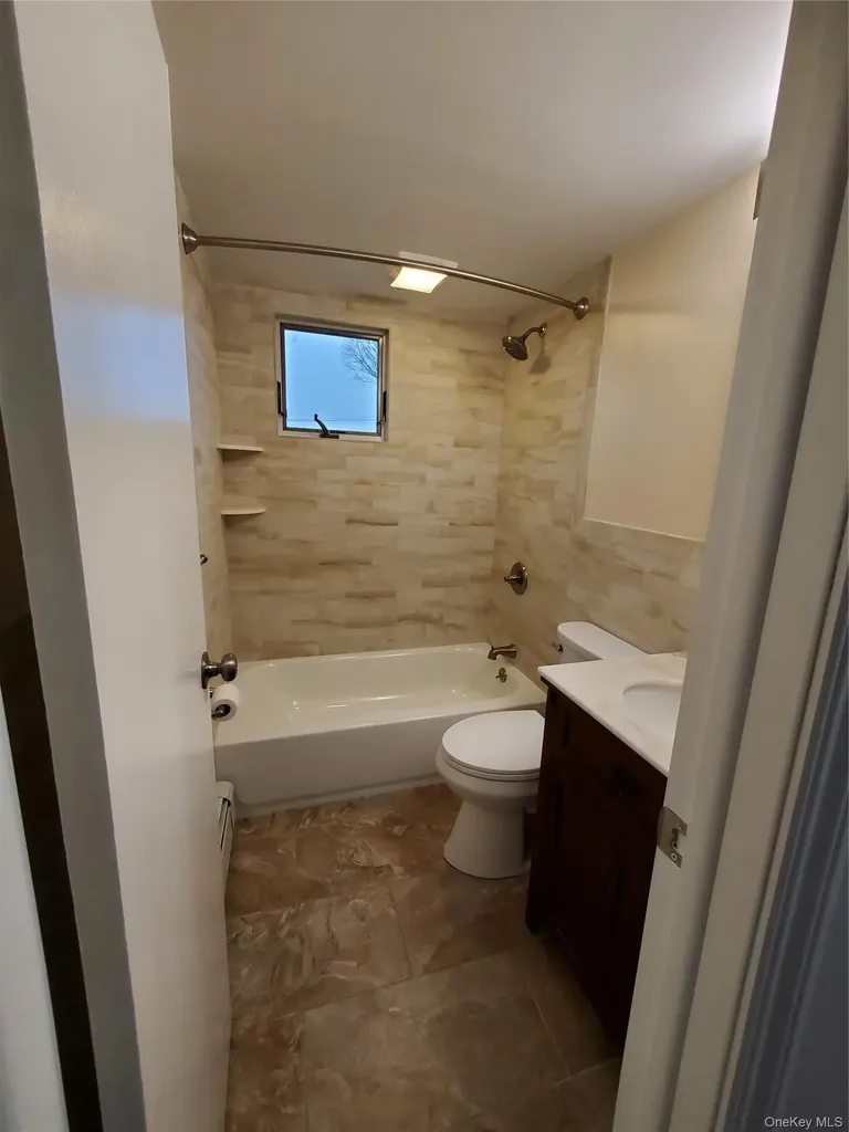 273 South 16th Street Lindenhurst NY 11757