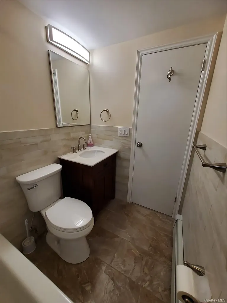 273 South 16th Street Lindenhurst NY 11757