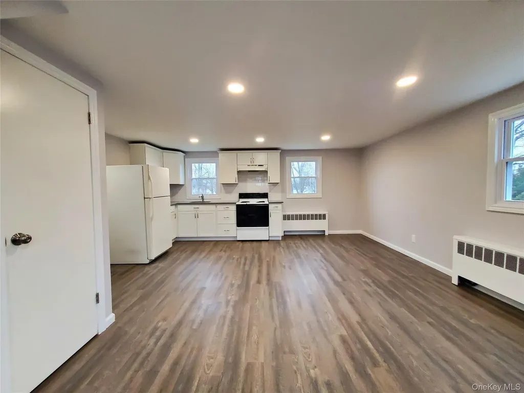 273 South 16th Street Lindenhurst NY 11757