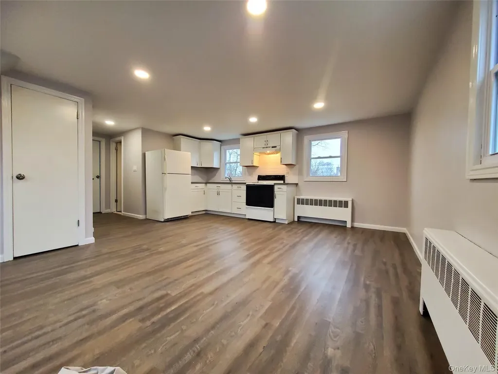 273 South 16th Street Lindenhurst NY 11757