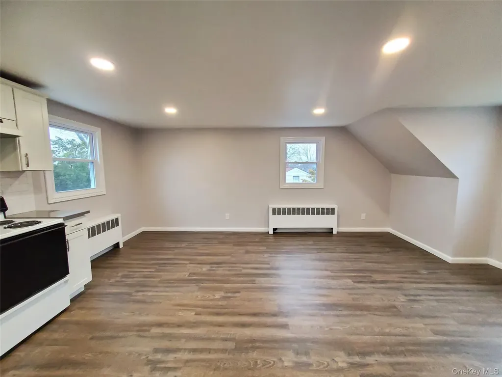 273 South 16th Street Lindenhurst NY 11757
