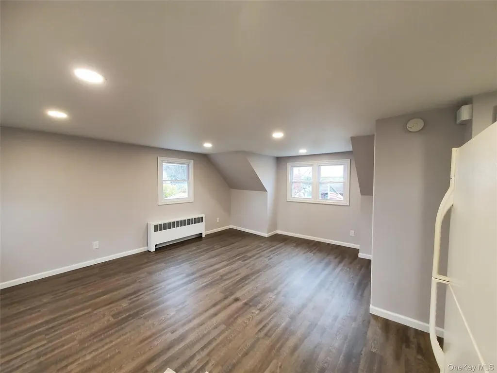 273 South 16th Street Lindenhurst NY 11757