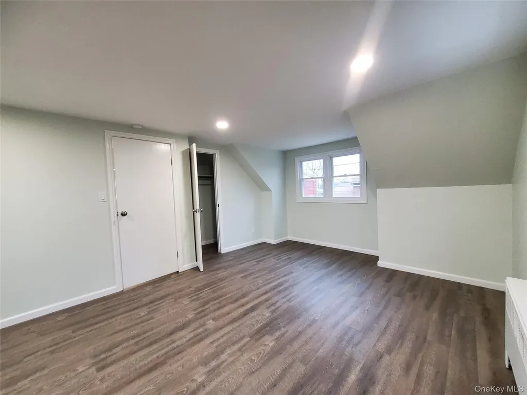 273 South 16th Street Lindenhurst NY 11757