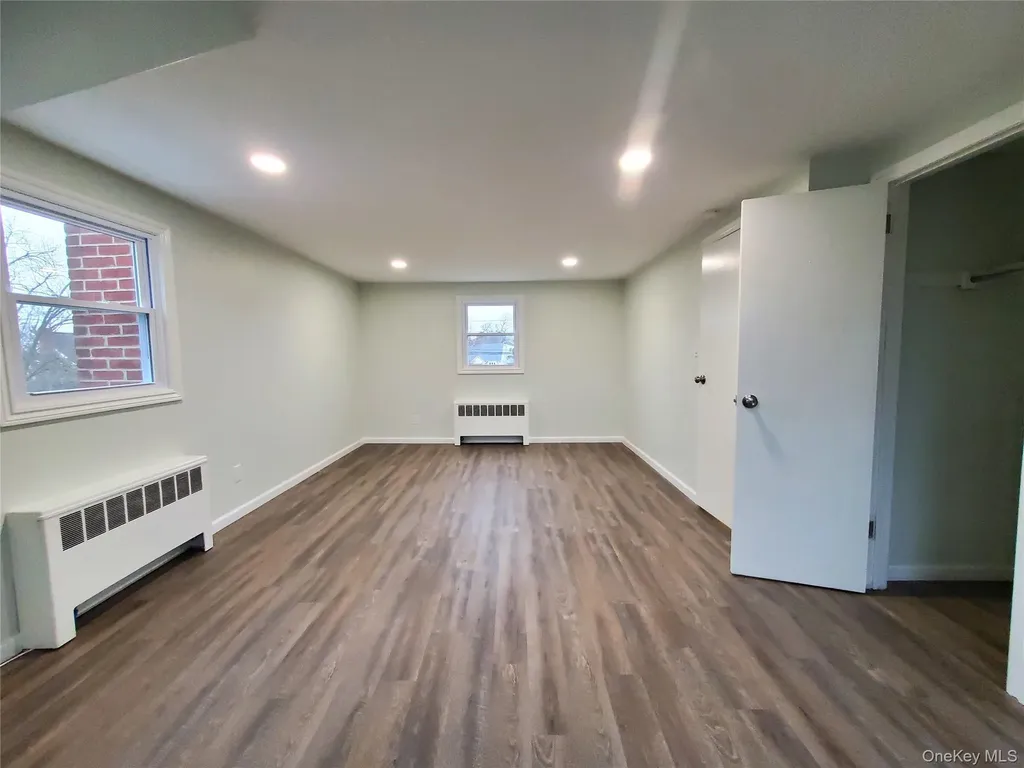 273 South 16th Street Lindenhurst NY 11757