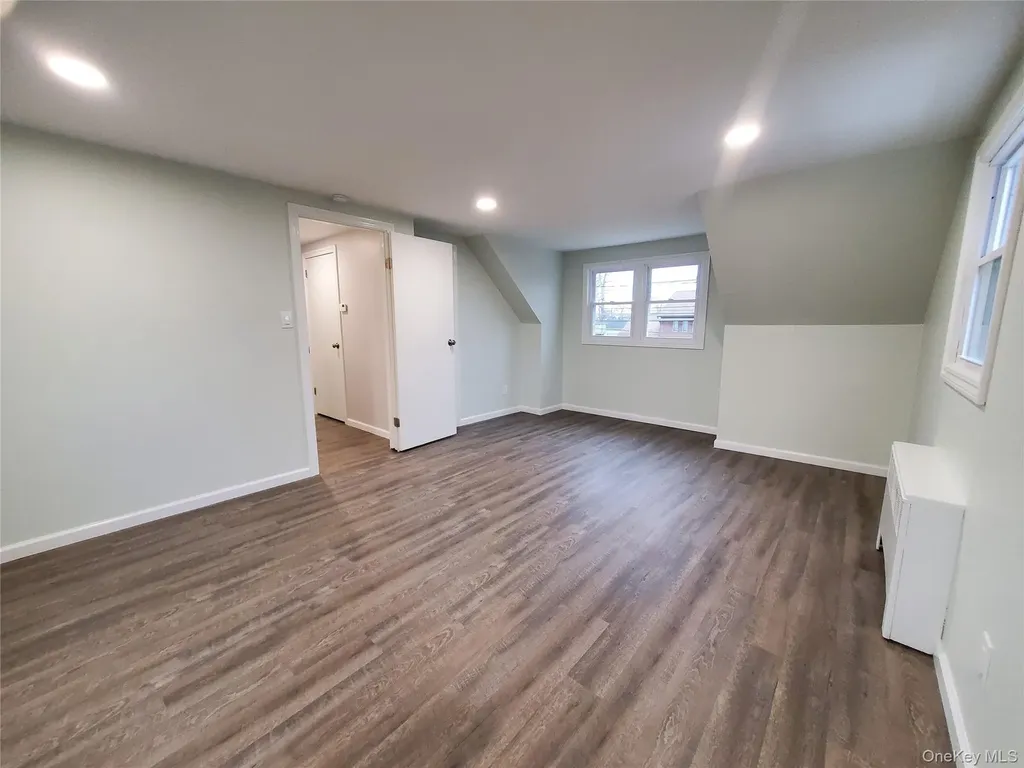 273 South 16th Street Lindenhurst NY 11757