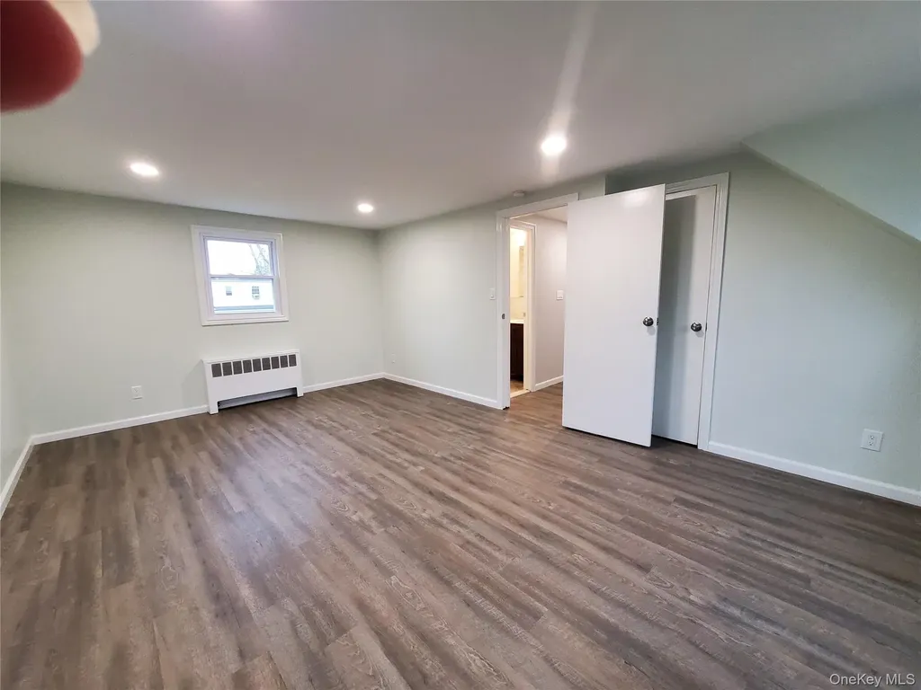 273 South 16th Street Lindenhurst NY 11757