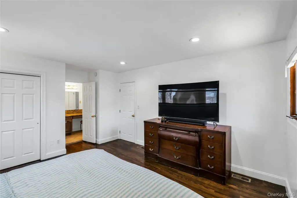 15 Fairway Drive Old Bethpage NY 11804