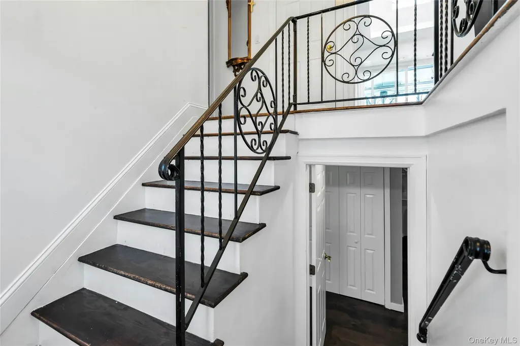15 Fairway Drive Old Bethpage NY 11804
