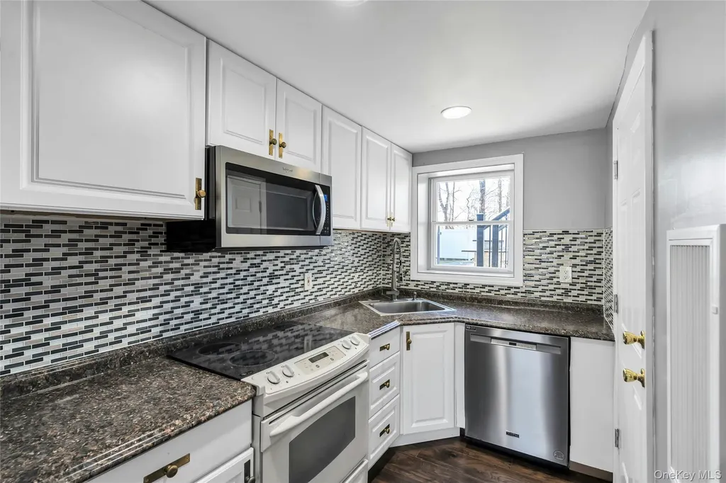 15 Fairway Drive Old Bethpage NY 11804