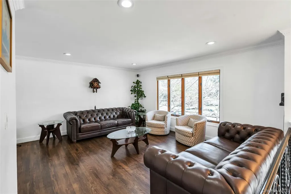 15 Fairway Drive Old Bethpage NY 11804