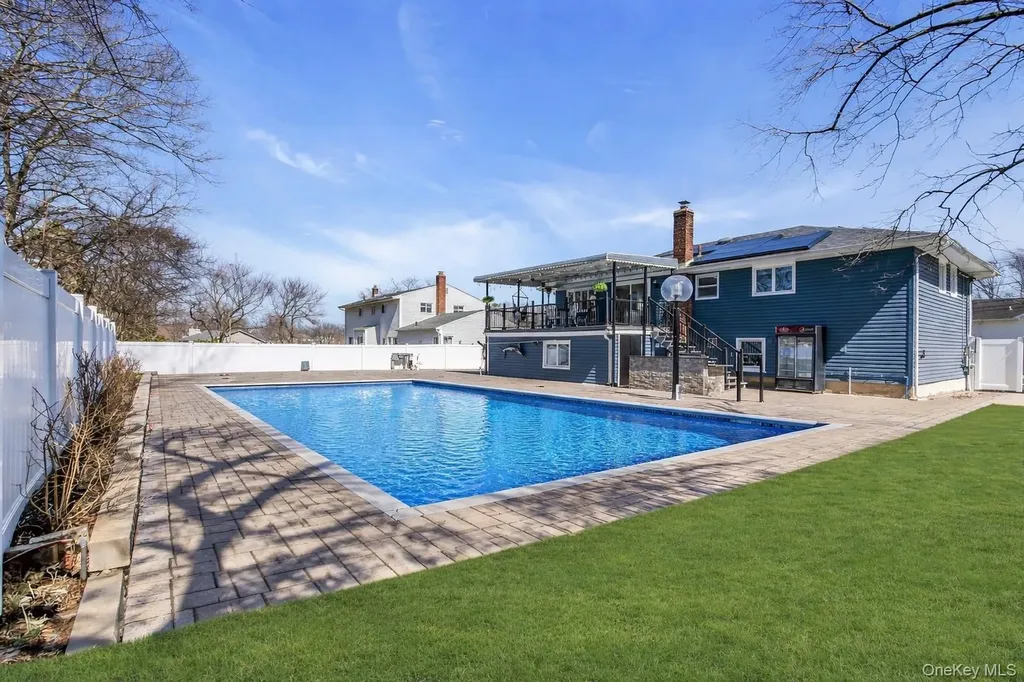 15 Fairway Drive Old Bethpage NY 11804