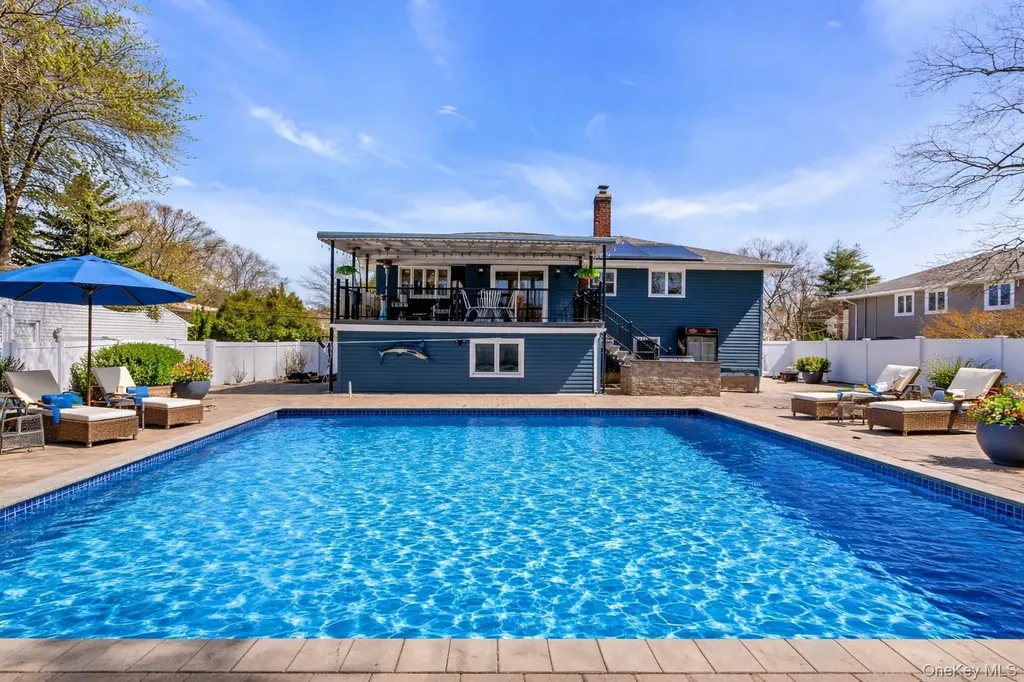 15 Fairway Drive Old Bethpage NY 11804