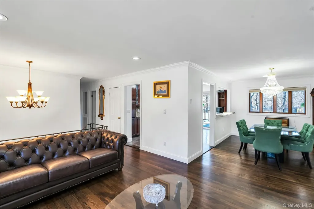 15 Fairway Drive Old Bethpage NY 11804