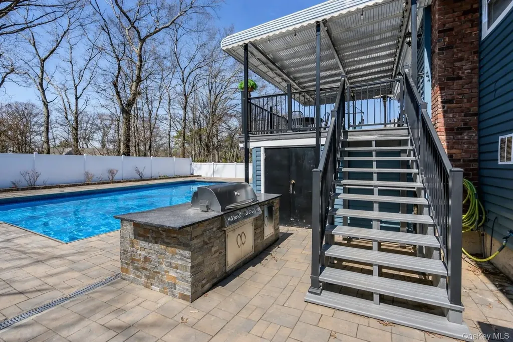 15 Fairway Drive Old Bethpage NY 11804