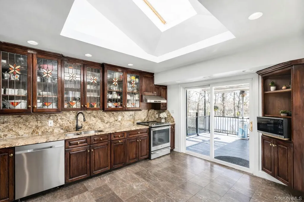 15 Fairway Drive Old Bethpage NY 11804