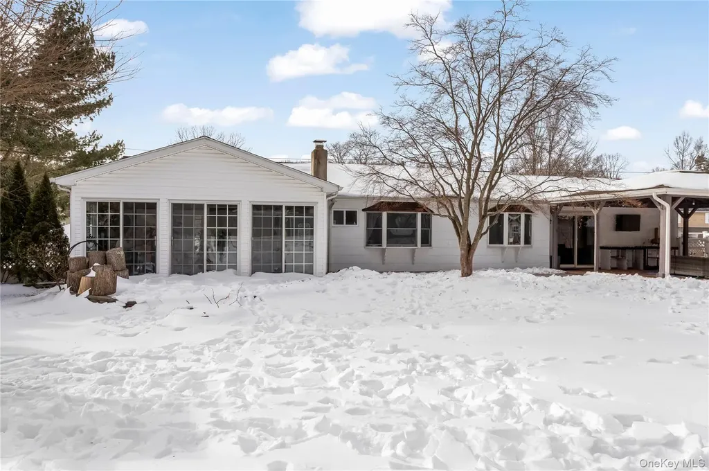 17 Meroke Lane Rocky Point NY 11778