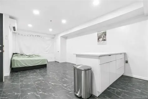 34-46 10th Street Astoria NY 11106