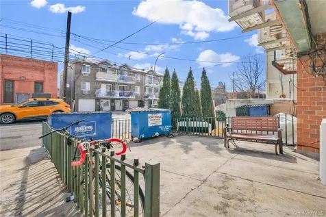 34-46 10th Street Astoria NY 11106