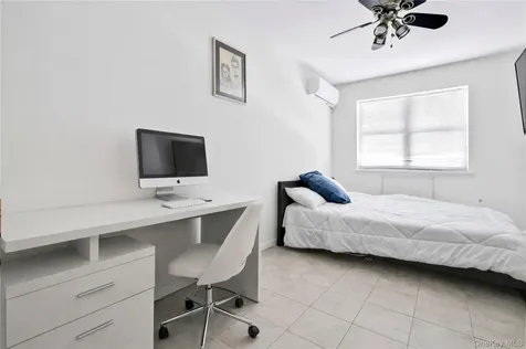 34-46 10th Street Astoria NY 11106