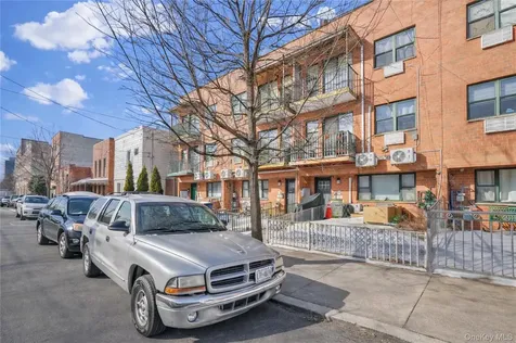 34-46 10th Street Astoria NY 11106