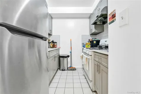 34-46 10th Street Astoria NY 11106