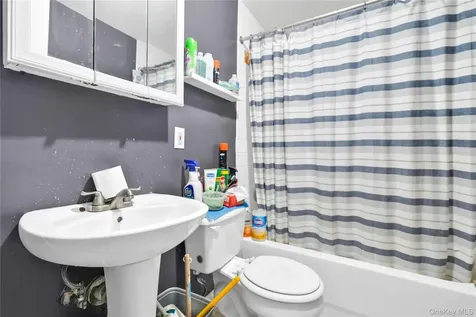 34-46 10th Street Astoria NY 11106