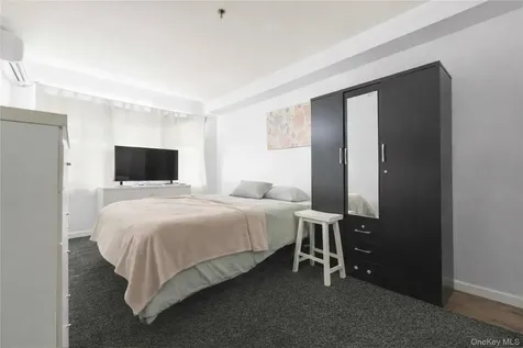 34-46 10th Street Astoria NY 11106