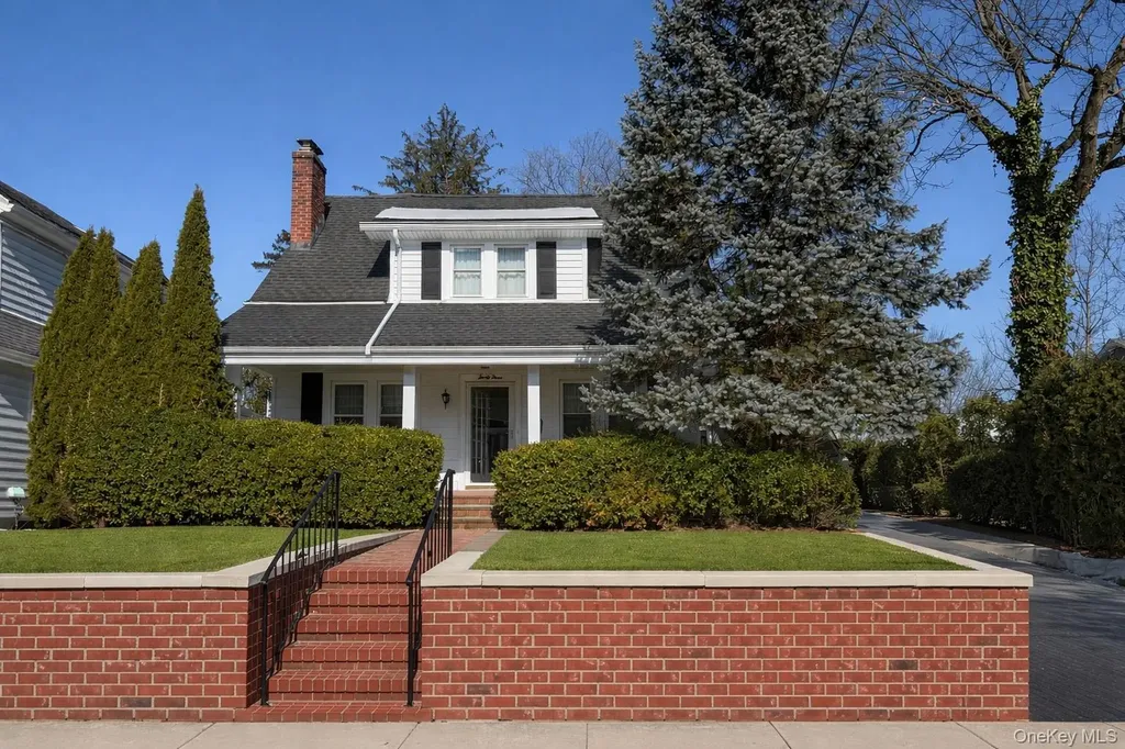33 Marvin Avenue Rockville Centre NY 11570