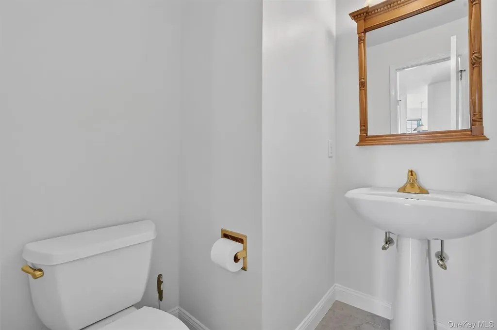 107 Winding Ridge Road White Plains NY 10603