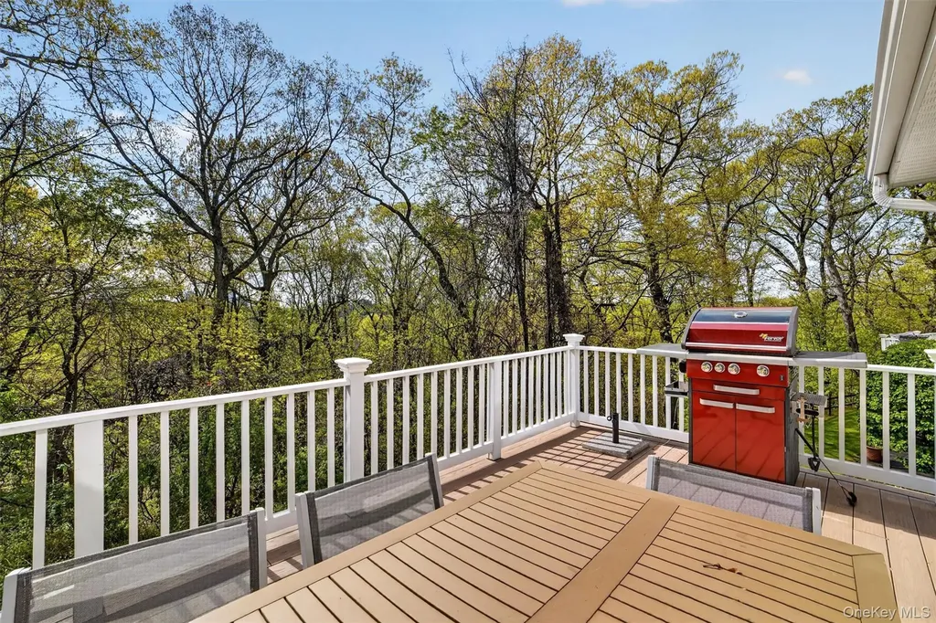 107 Winding Ridge Road White Plains NY 10603