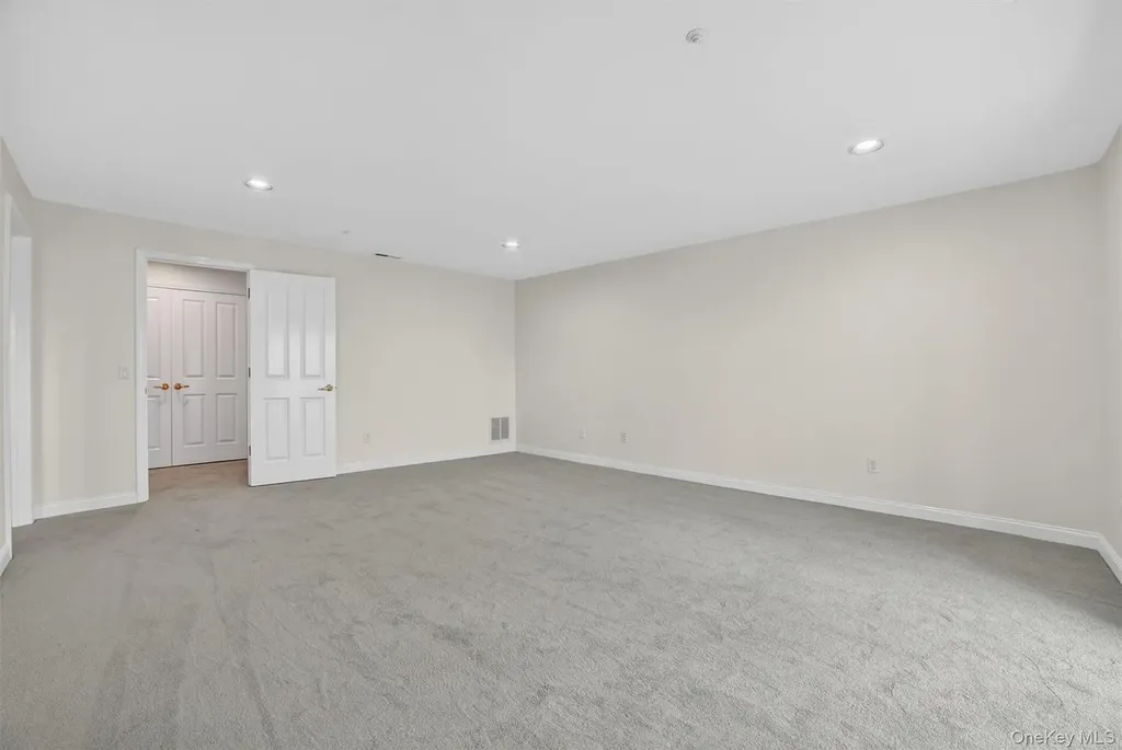 107 Winding Ridge Road White Plains NY 10603