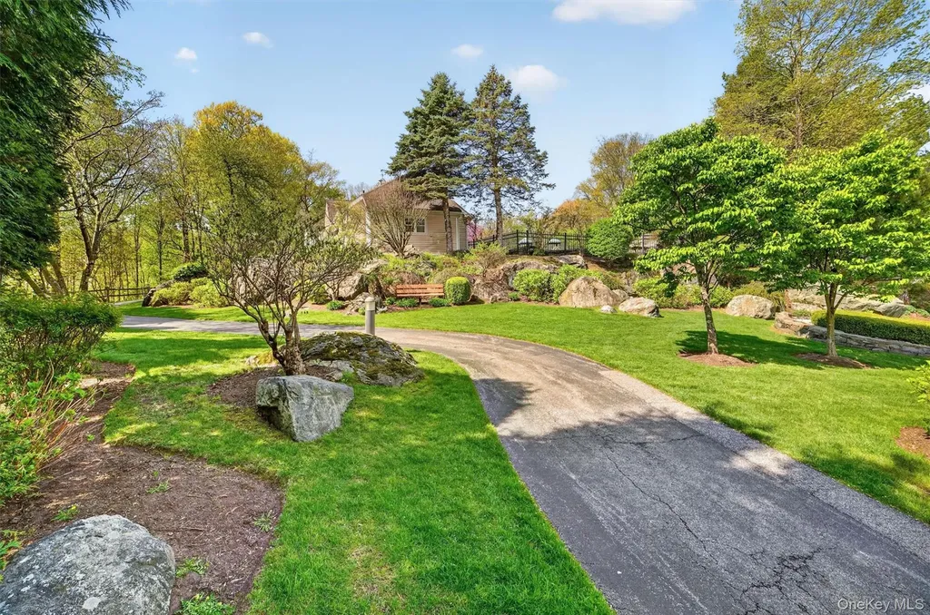 107 Winding Ridge Road White Plains NY 10603