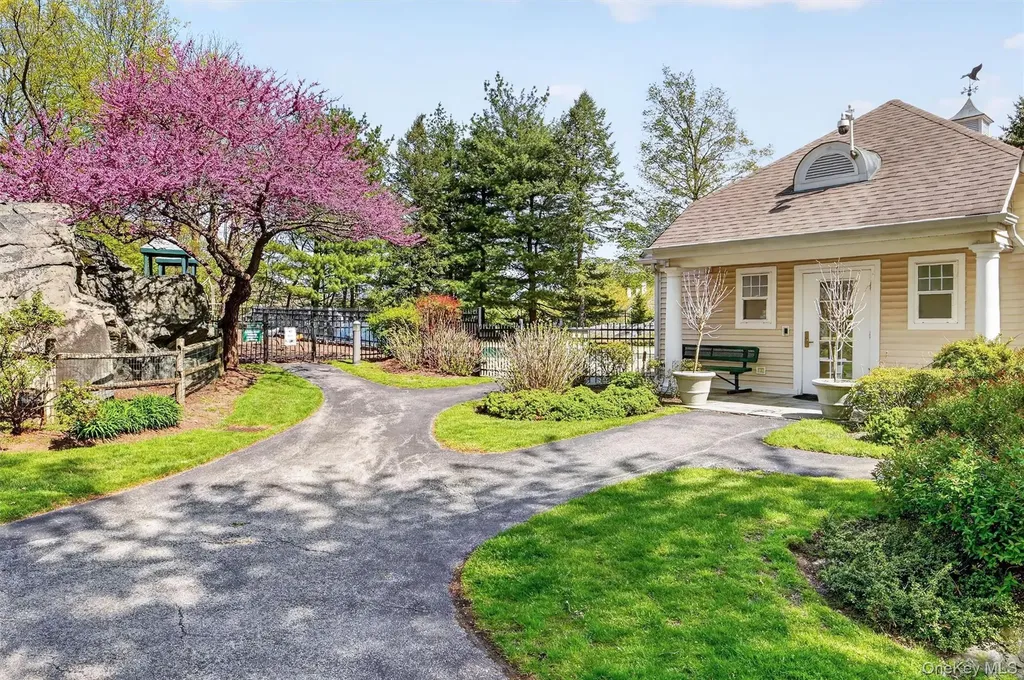 107 Winding Ridge Road White Plains NY 10603