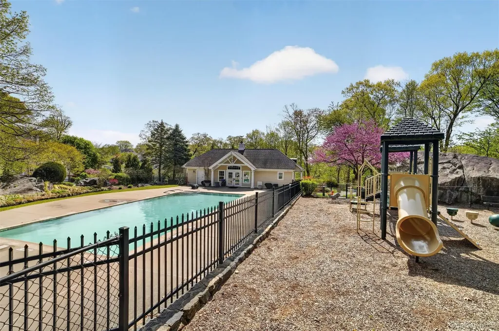 107 Winding Ridge Road White Plains NY 10603
