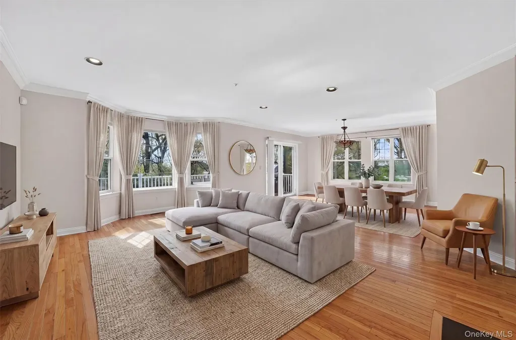 107 Winding Ridge Road White Plains NY 10603