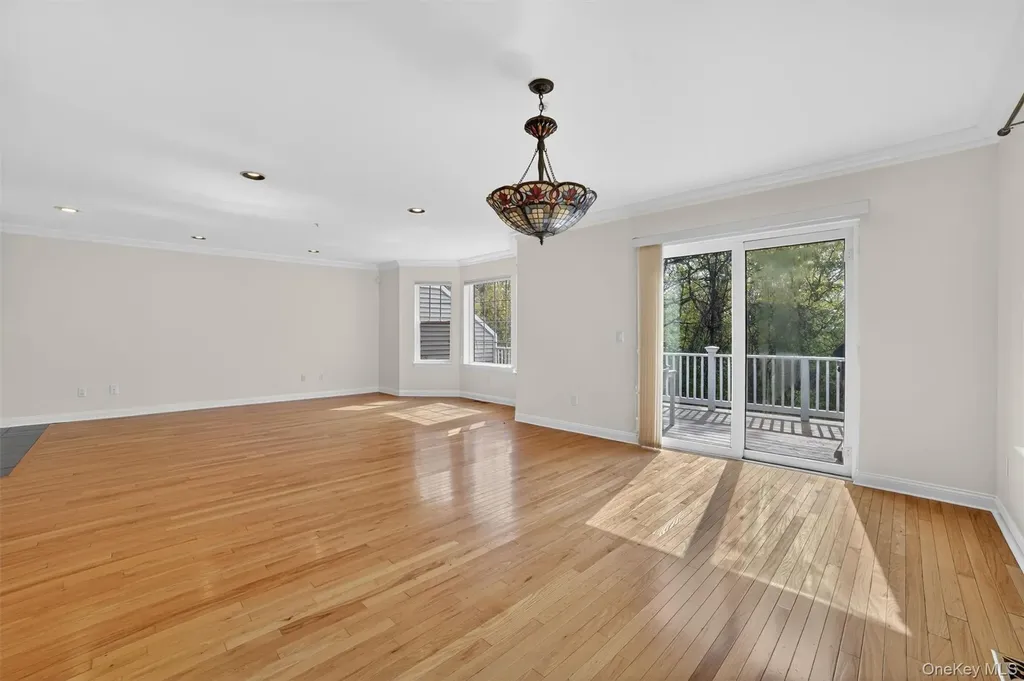 107 Winding Ridge Road White Plains NY 10603