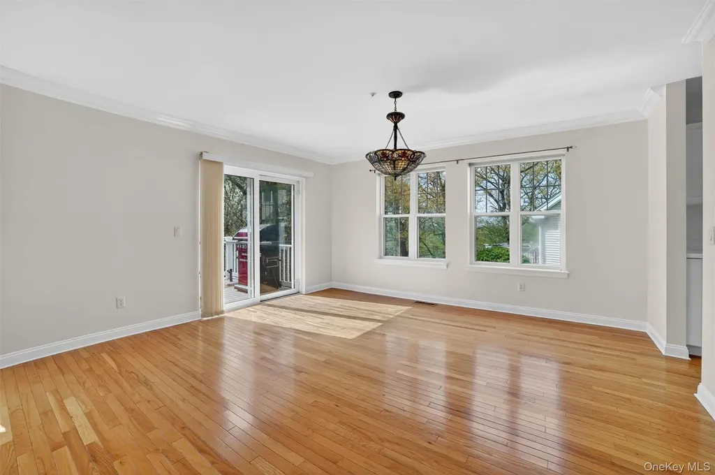 107 Winding Ridge Road White Plains NY 10603