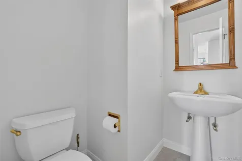 107 Winding Ridge Road White Plains NY 10603