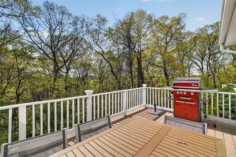 107 Winding Ridge Road White Plains NY 10603